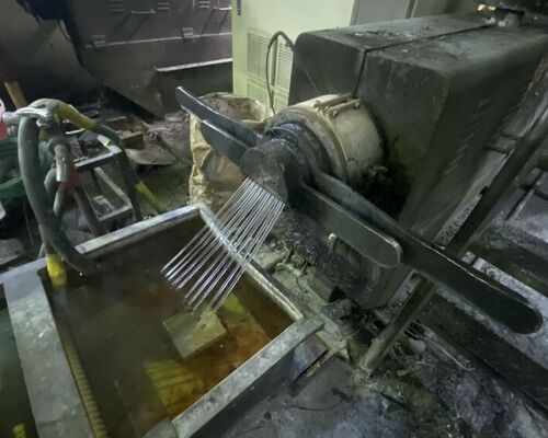 プラスチック加工の機械